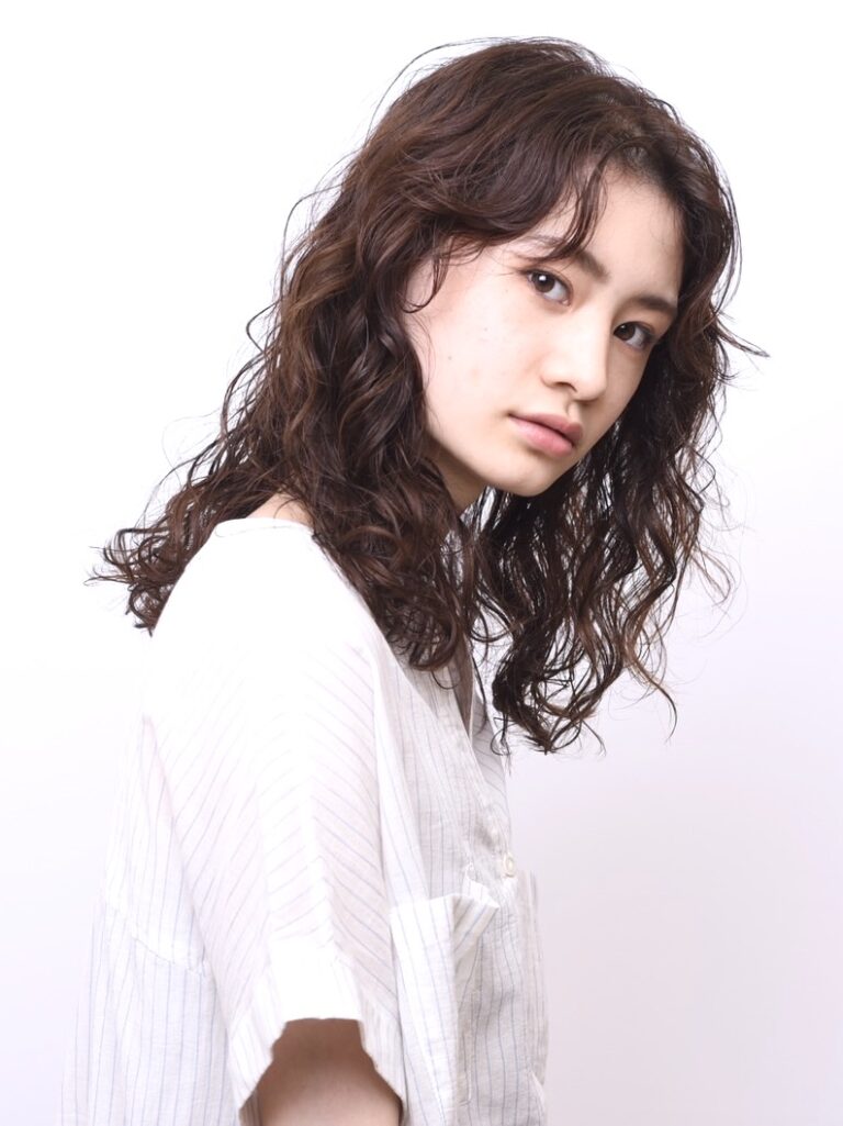 クセを生かしたウェービーヘア Peek A Boo オフィシャルサイト