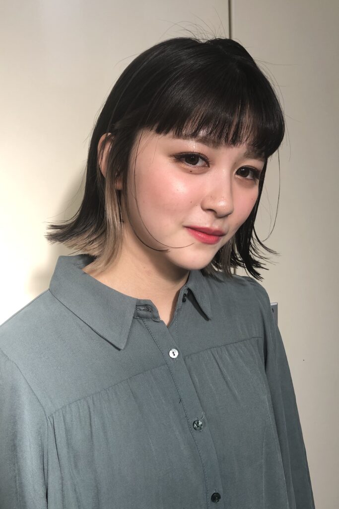 黒髪ボブに相性の良いインナーカラーは 人気な色味からヘアケアまでご紹介 Peek A Boo オフィシャルサイト 黒髪ボブに相性の良いインナーカラーは 人気な色味からヘアケアまでご紹介 Peek A Boo オフィシャルサイト