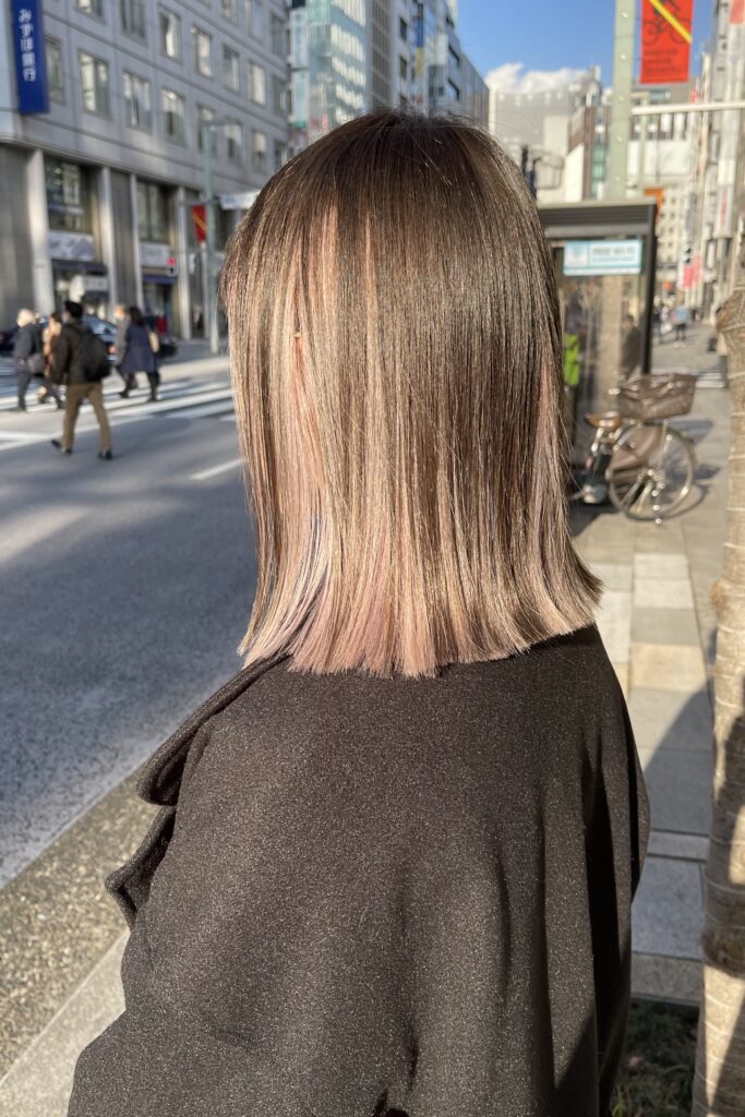 黒髪 暗髪 ボブに相性の良いインナーカラーは 人気な色味からヘアケアまでご紹介 Peek A Boo オフィシャルサイト 黒髪 暗髪 ボブに相性の良いインナーカラーは 人気な色味からヘアケアまでご紹介 Peek A Boo オフィシャルサイト