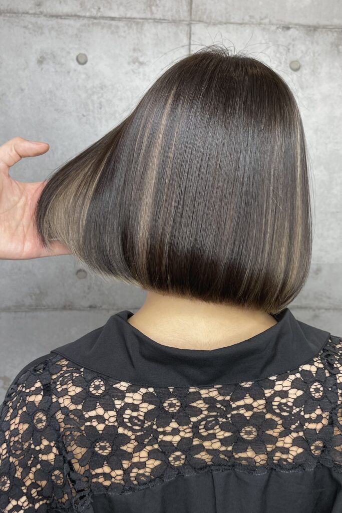 黒髪 暗髪 ボブに相性の良いインナーカラーは 人気な色味からヘアケアまでご紹介 Peek A Boo オフィシャルサイト